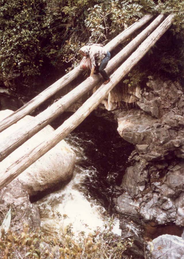 Crossing the River Paquishapa